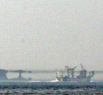 小樽高島岬と中型漁船